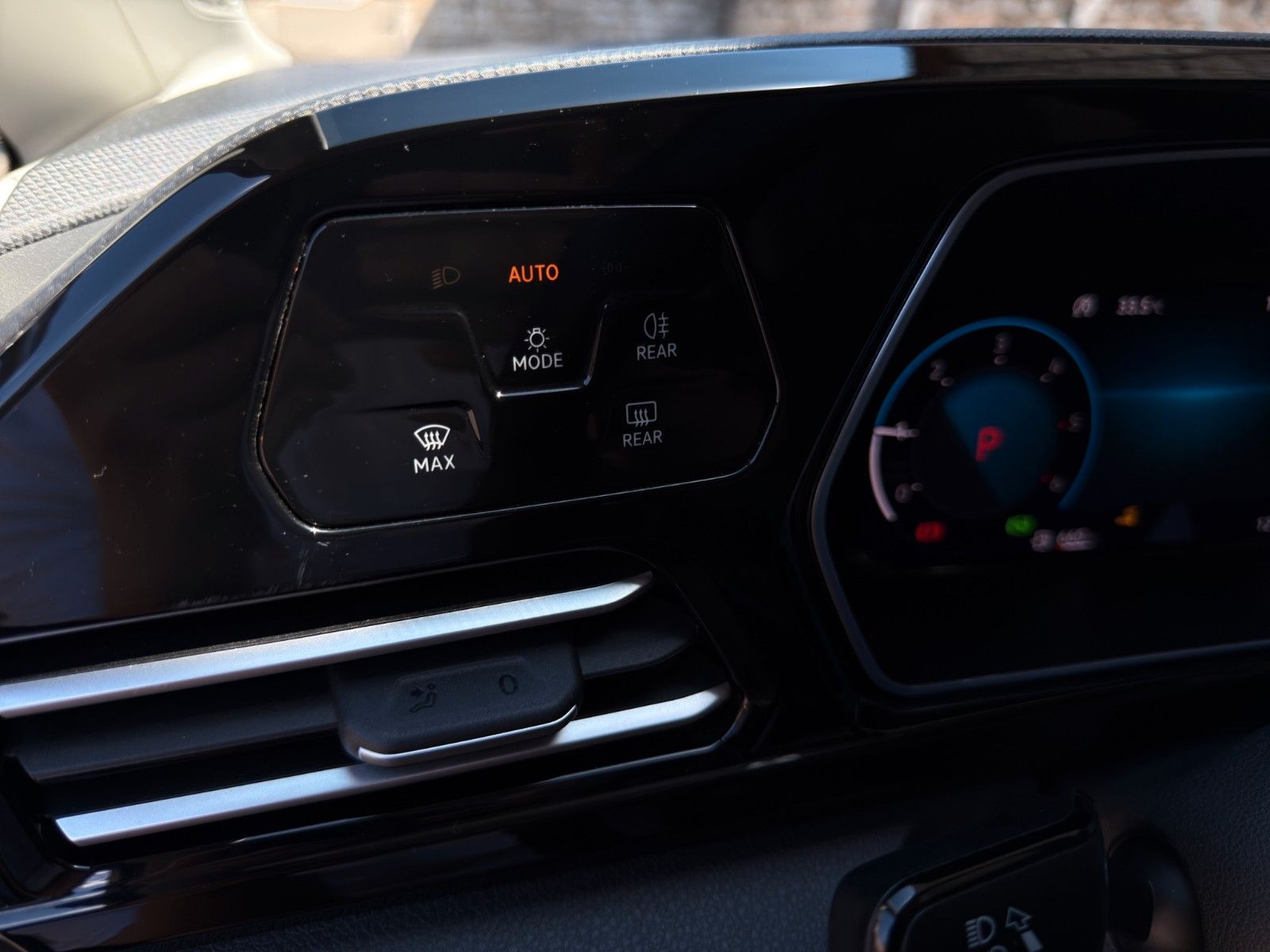 Fahrzeugabbildung Volkswagen Caddy Maxi Style *1.Hand*Pano-Dach*AHK*