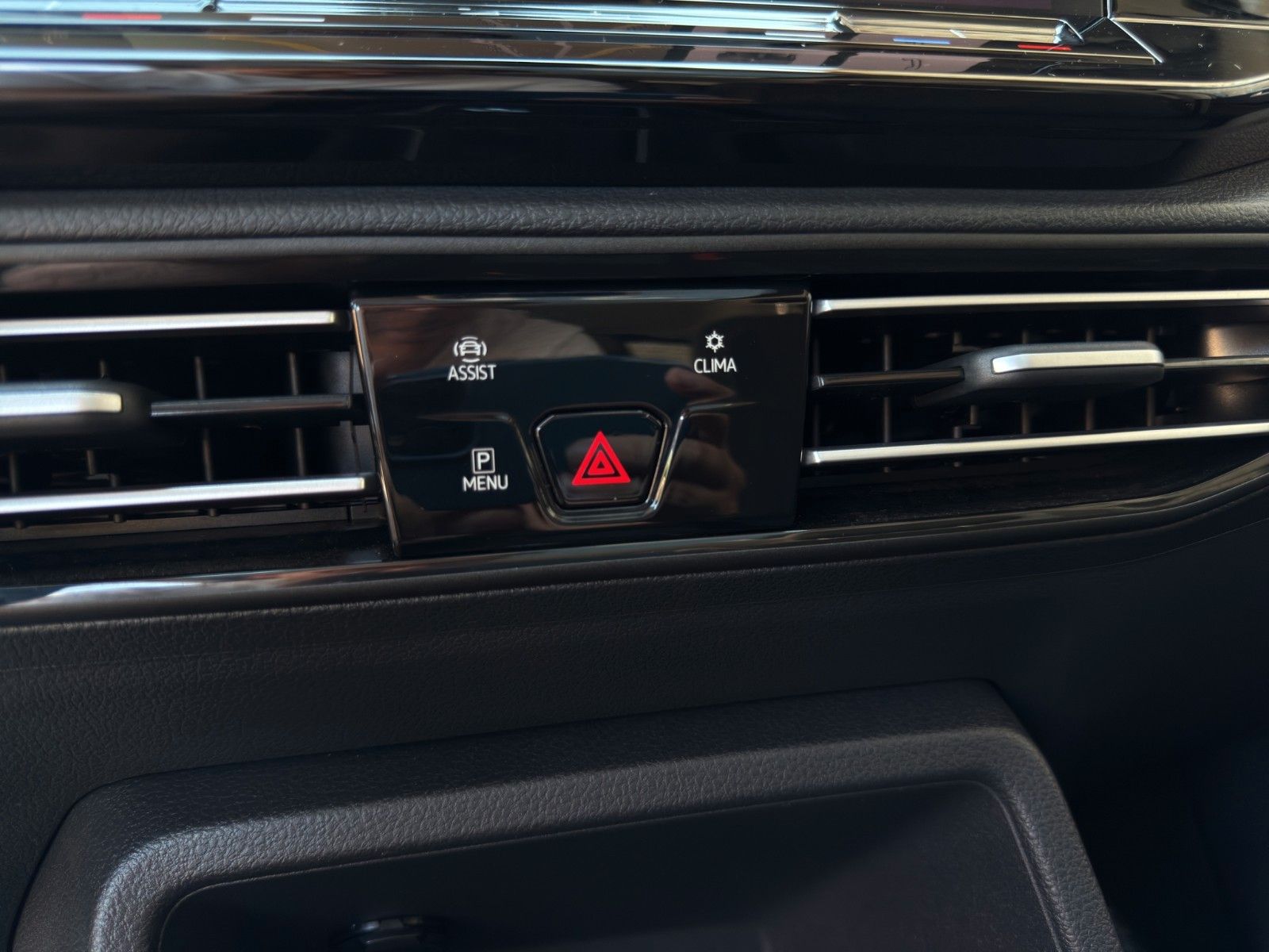 Fahrzeugabbildung Volkswagen Caddy Maxi Style *1.Hand*Pano-Dach*AHK*