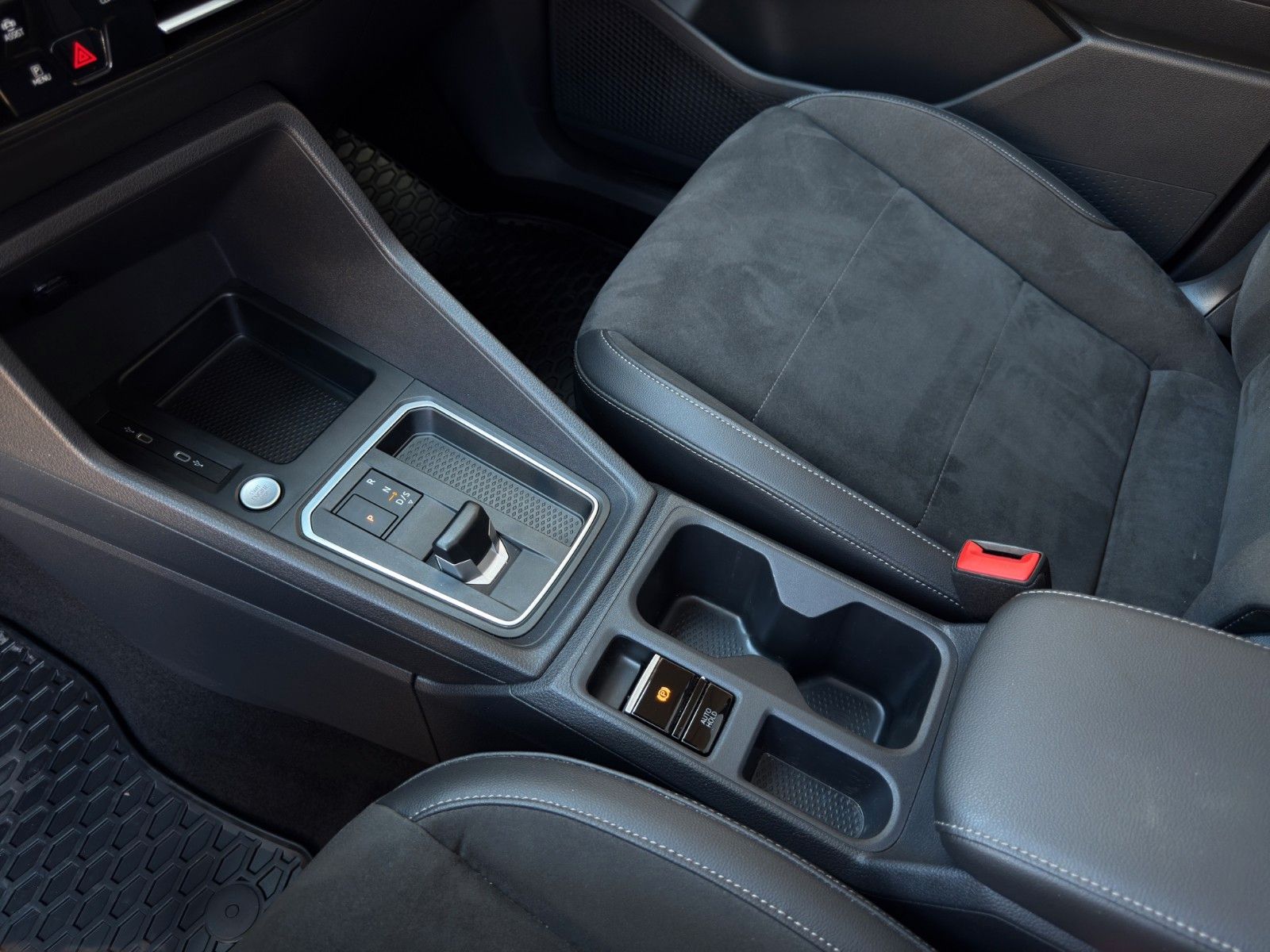 Fahrzeugabbildung Volkswagen Caddy Maxi Style *1.Hand*Pano-Dach*AHK*