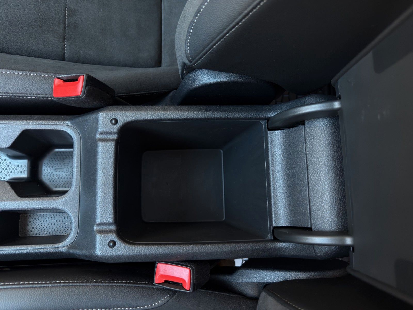 Fahrzeugabbildung Volkswagen Caddy Maxi Style *1.Hand*Pano-Dach*AHK*