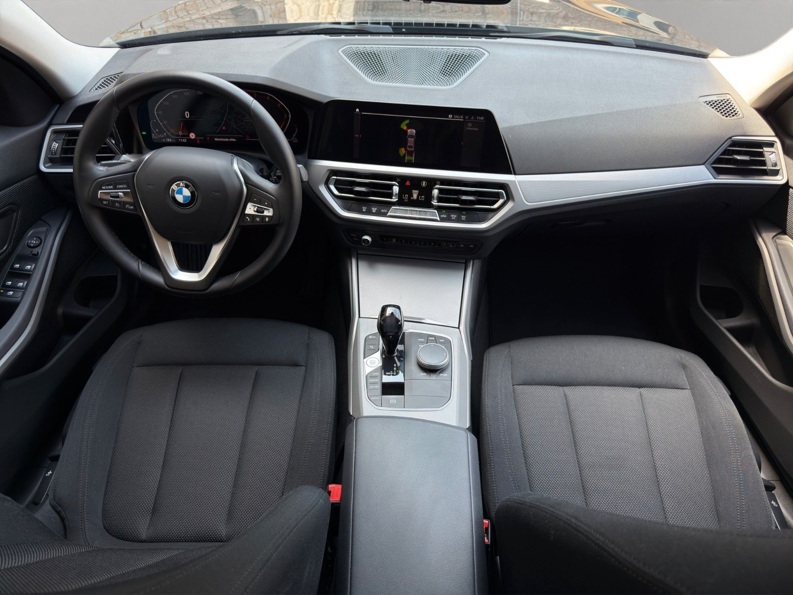 Fahrzeugabbildung BMW 318d Advantage *1.Hand*Bluetooth*PDC*
