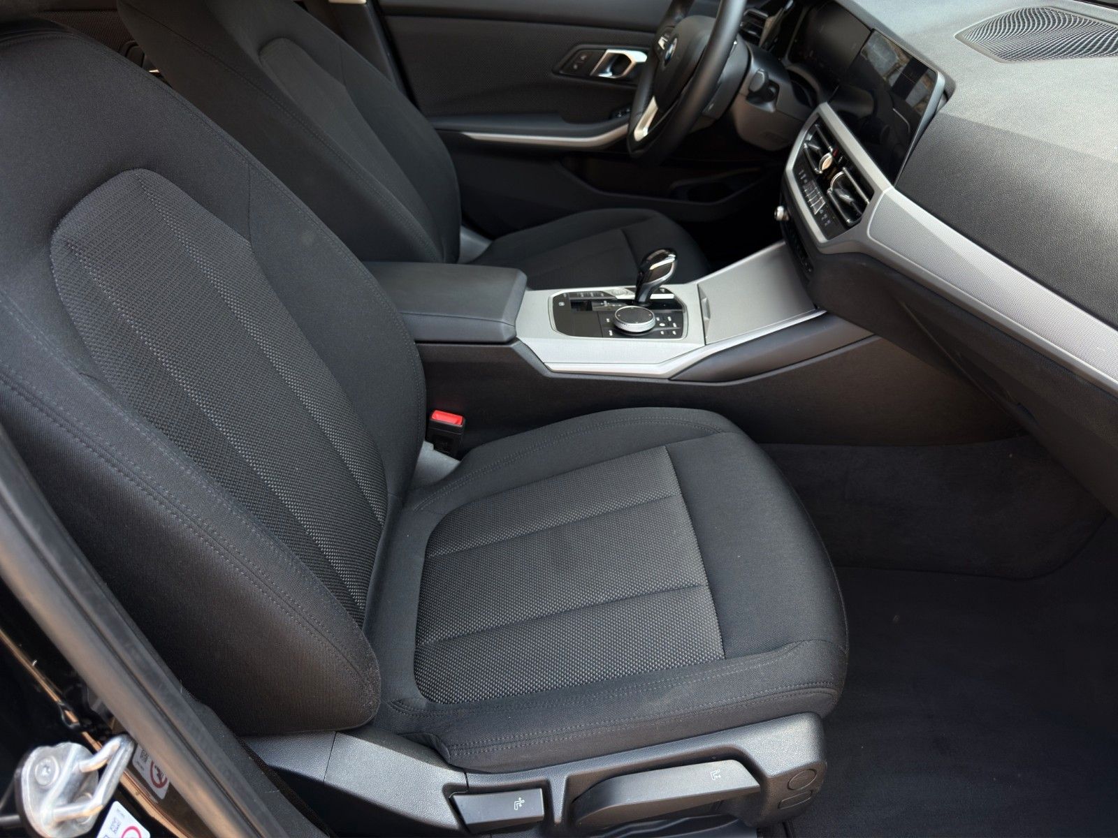 Fahrzeugabbildung BMW 318d Advantage *1.Hand*Bluetooth*PDC*