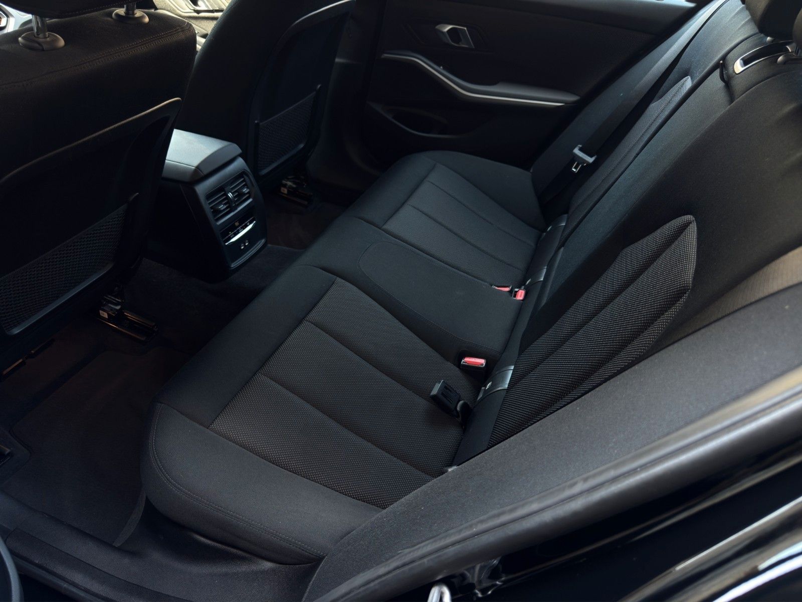 Fahrzeugabbildung BMW 318d Advantage *1.Hand*Bluetooth*PDC*