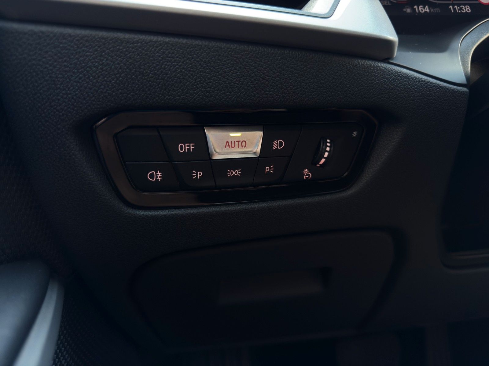 Fahrzeugabbildung BMW 318d Advantage *1.Hand*Bluetooth*PDC*