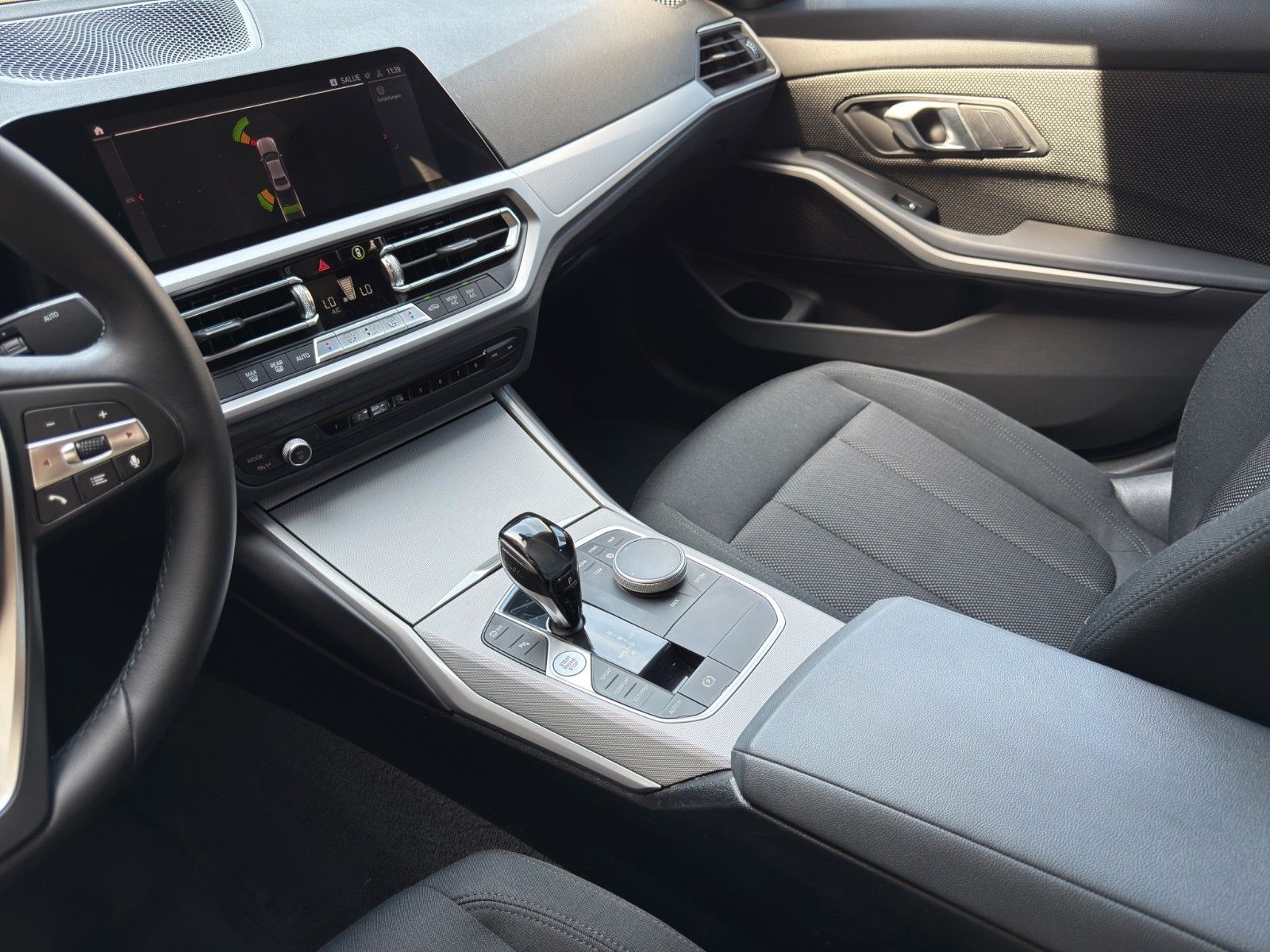 Fahrzeugabbildung BMW 318d Advantage *1.Hand*Bluetooth*PDC*