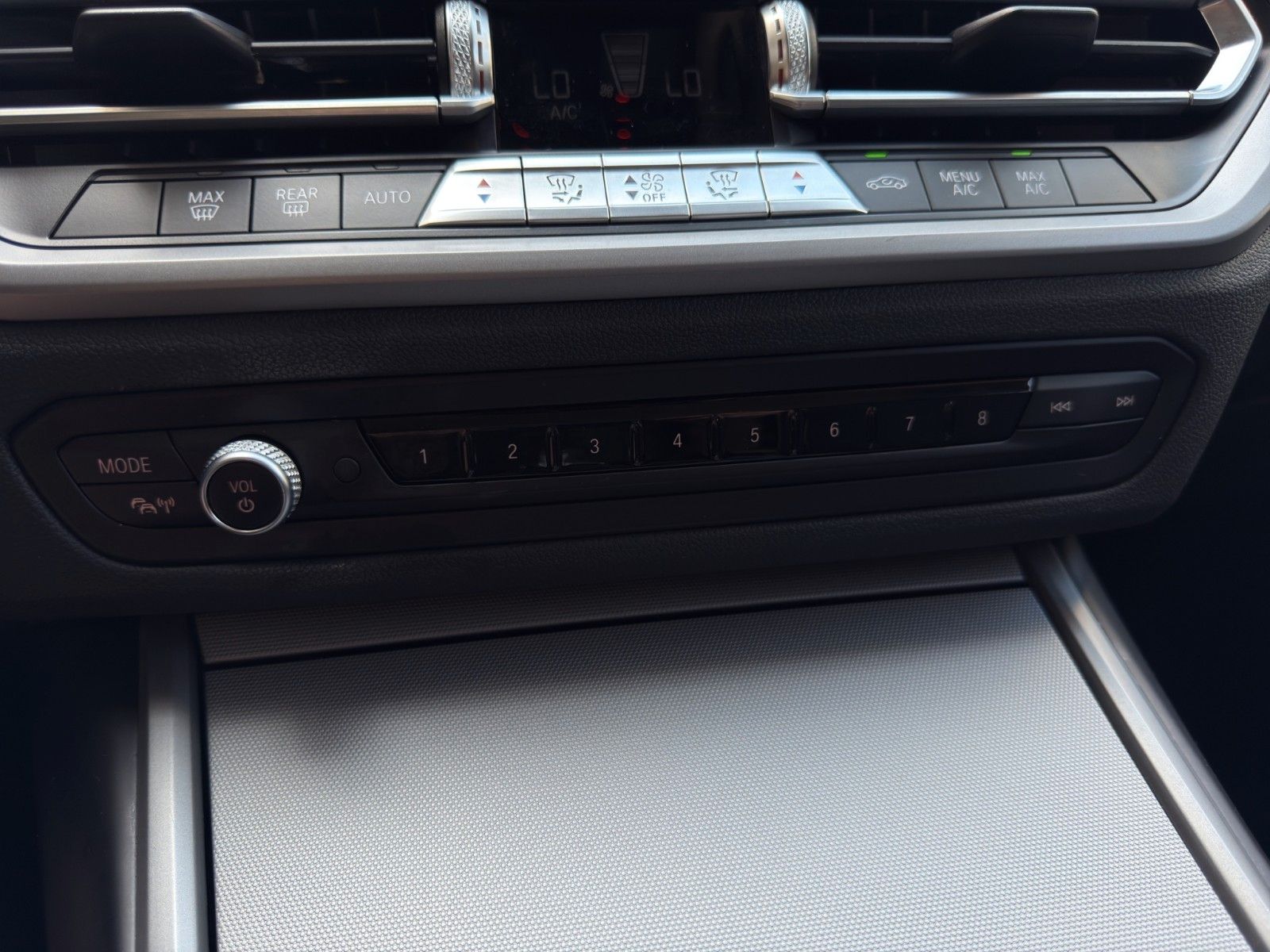 Fahrzeugabbildung BMW 318d Advantage *1.Hand*Bluetooth*PDC*