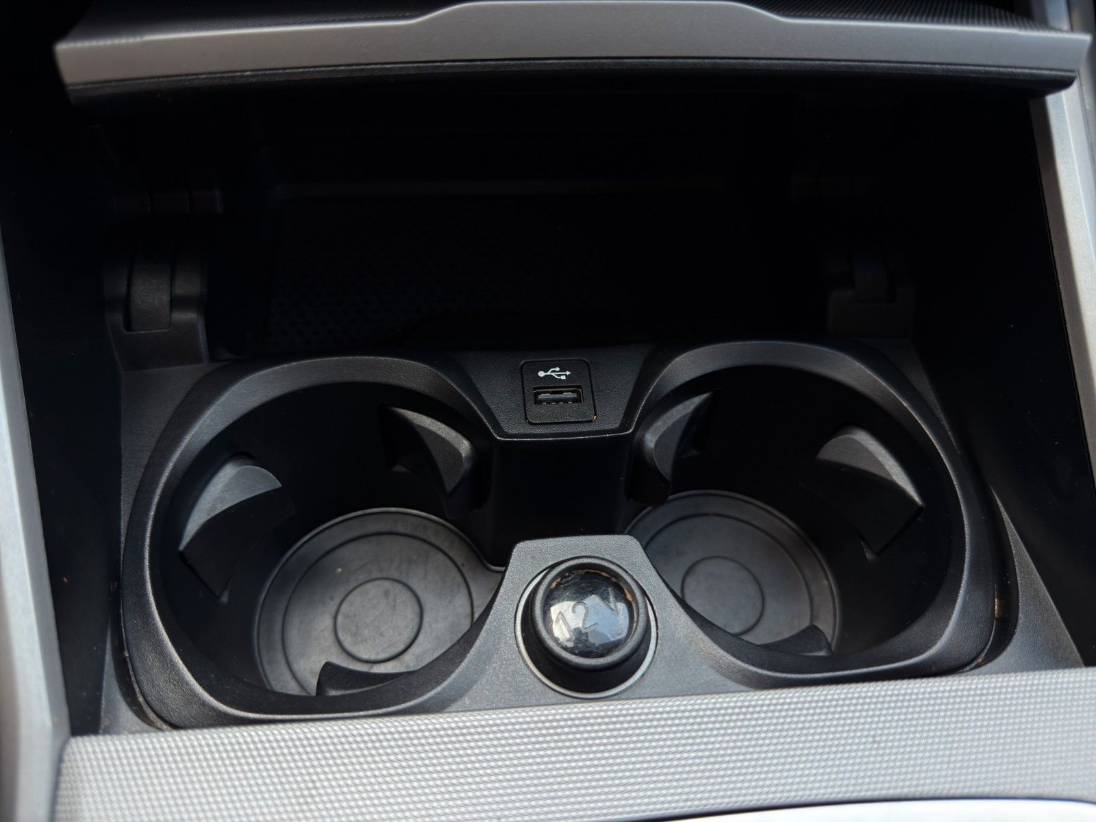 Fahrzeugabbildung BMW 318d Advantage *1.Hand*Bluetooth*PDC*