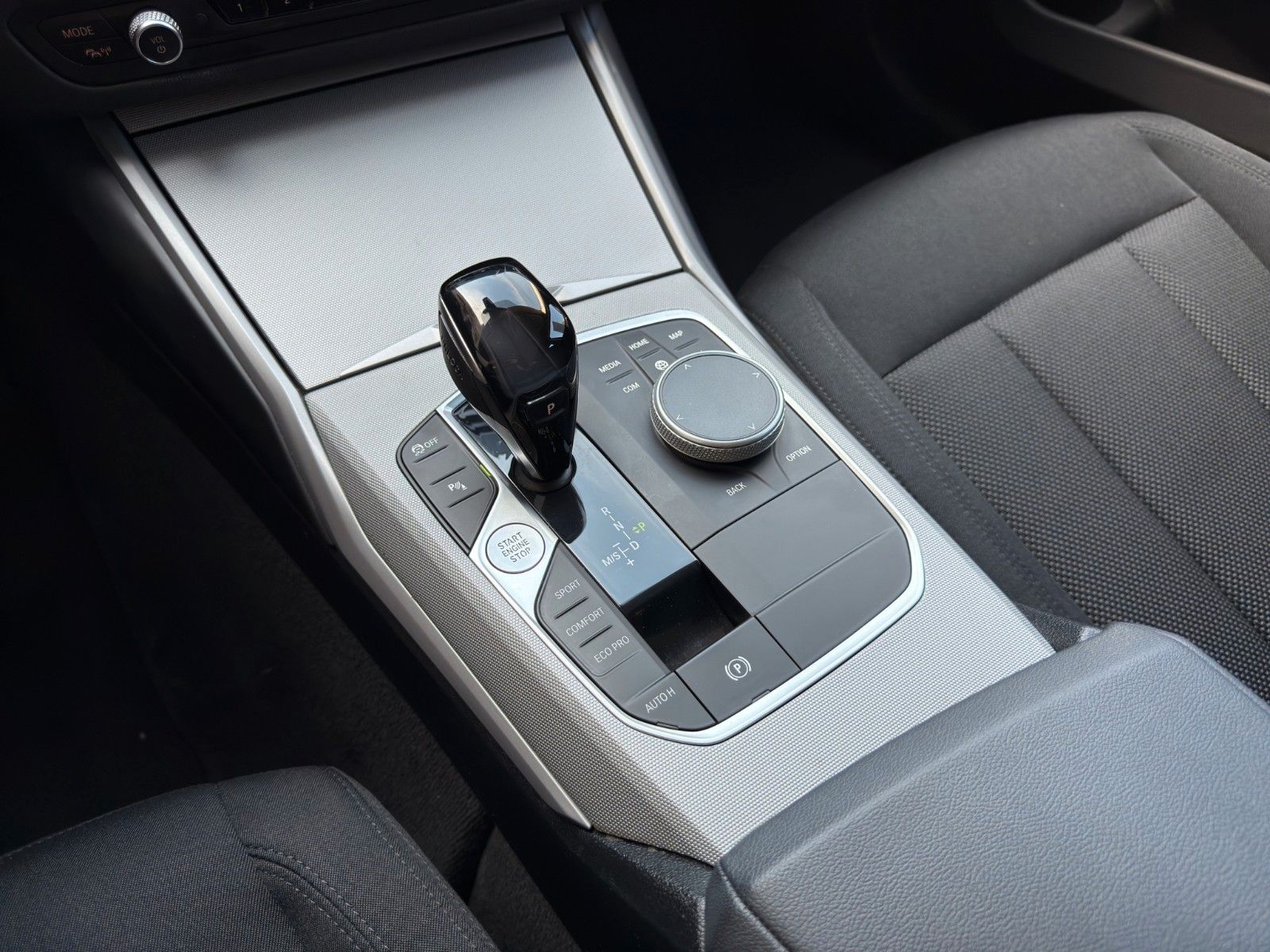 Fahrzeugabbildung BMW 318d Advantage *1.Hand*Bluetooth*PDC*
