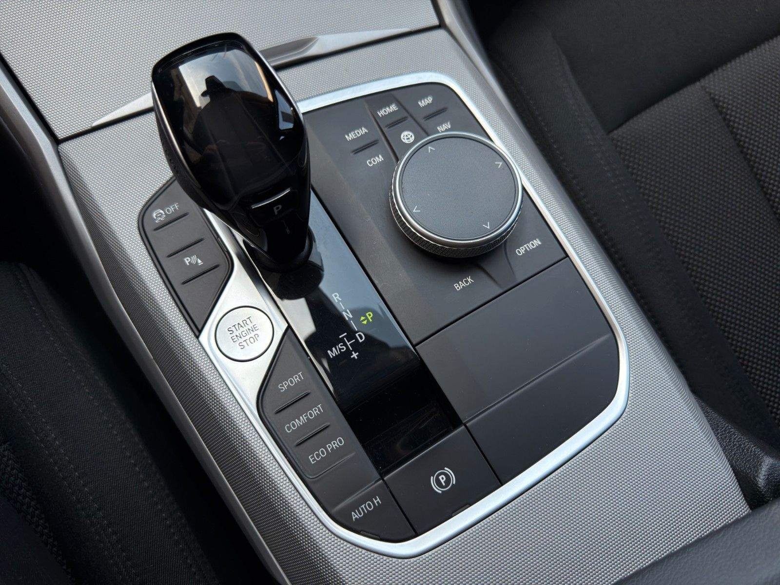 Fahrzeugabbildung BMW 318d Advantage *1.Hand*Bluetooth*PDC*