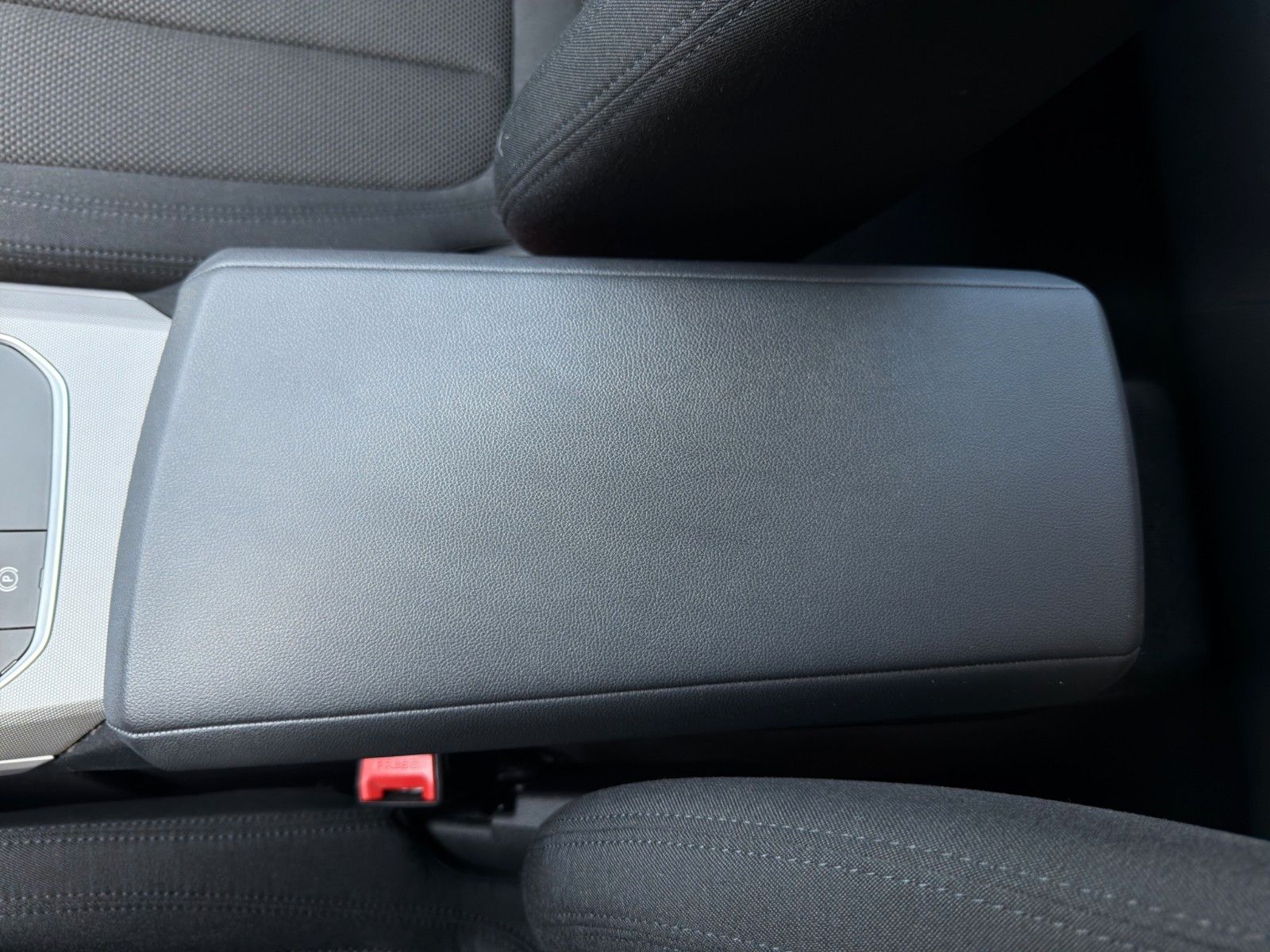 Fahrzeugabbildung BMW 318d Advantage *1.Hand*Bluetooth*PDC*