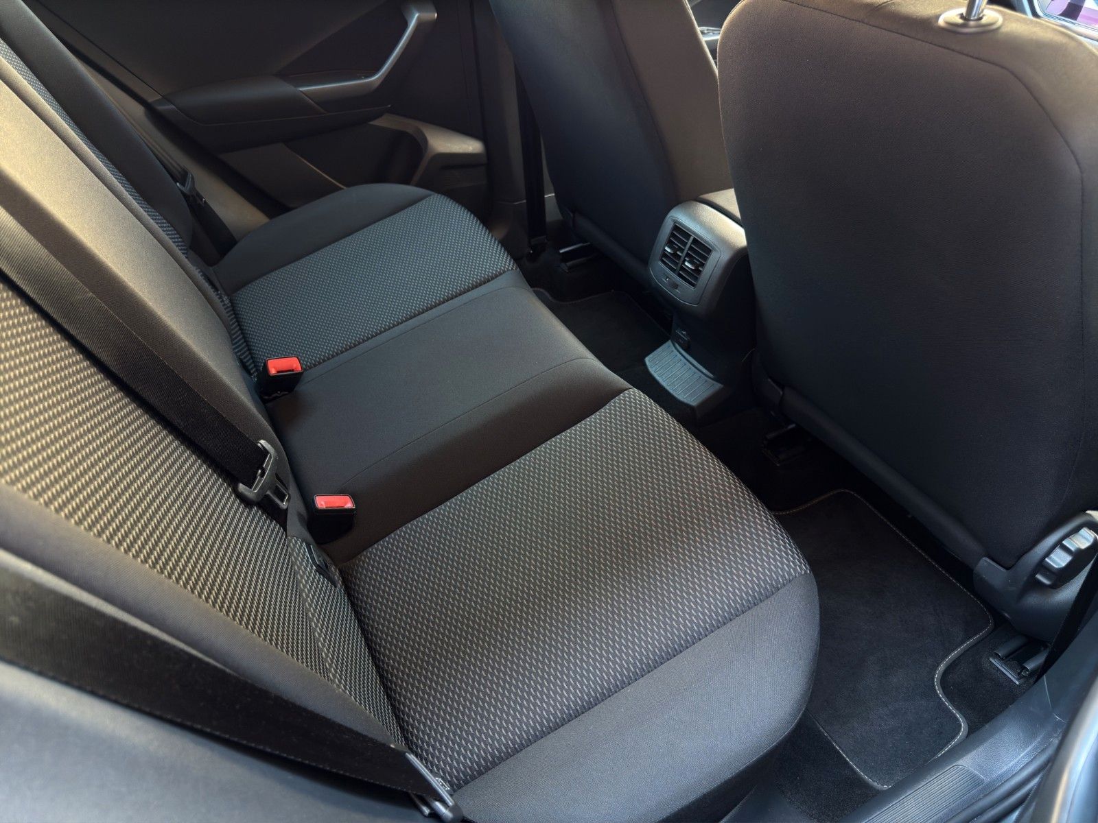 Fahrzeugabbildung Volkswagen T-Roc 1.0 TSI OPF *1.Hand*2-Zonenklima*Bluetooth