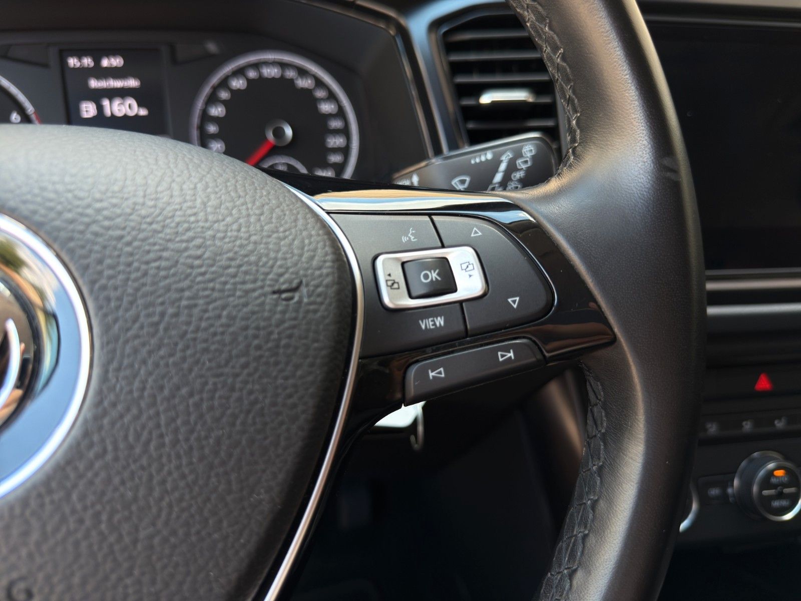 Fahrzeugabbildung Volkswagen T-Roc 1.0 TSI OPF *1.Hand*2-Zonenklima*Bluetooth