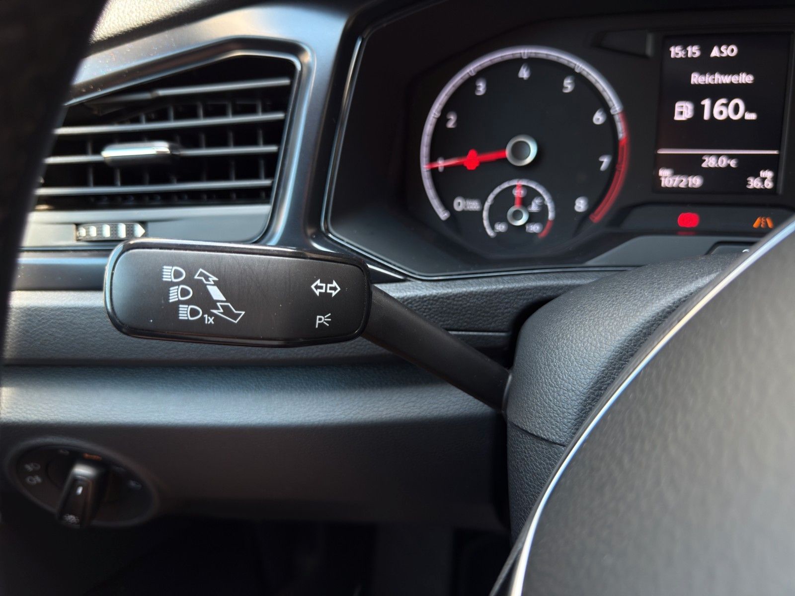 Fahrzeugabbildung Volkswagen T-Roc 1.0 TSI OPF *1.Hand*2-Zonenklima*Bluetooth
