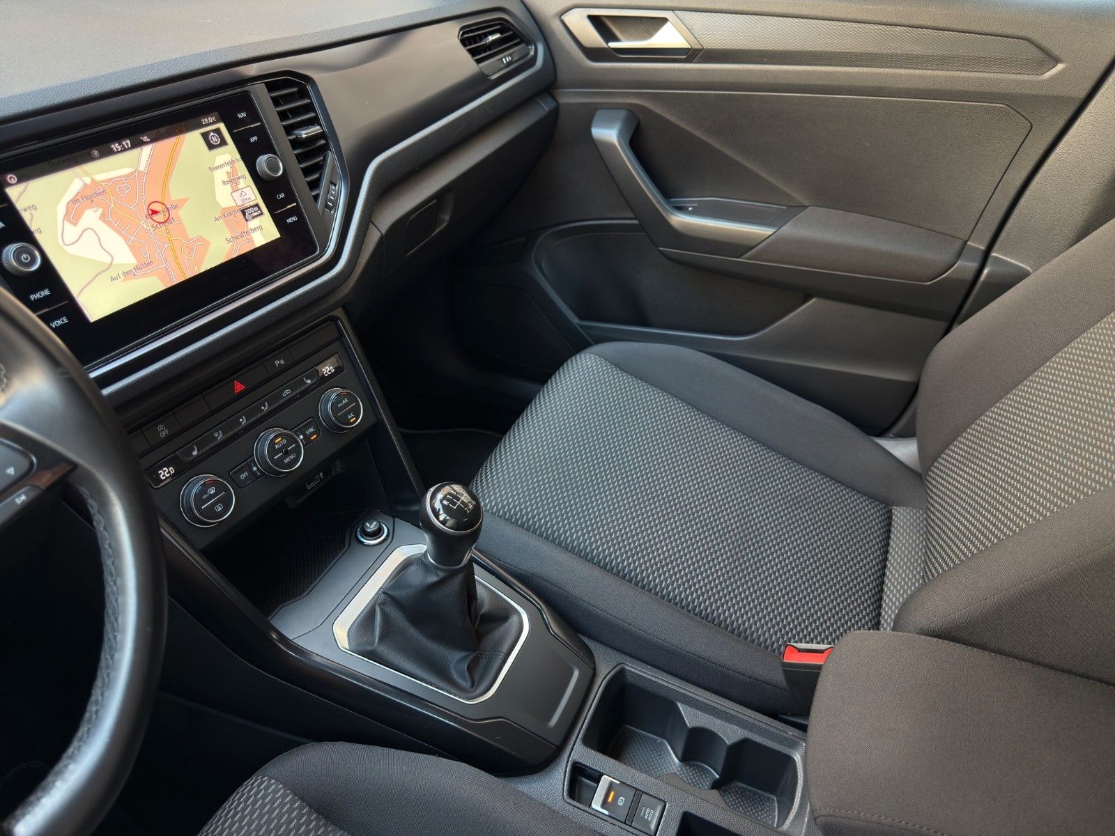 Fahrzeugabbildung Volkswagen T-Roc 1.0 TSI OPF *1.Hand*2-Zonenklima*Bluetooth