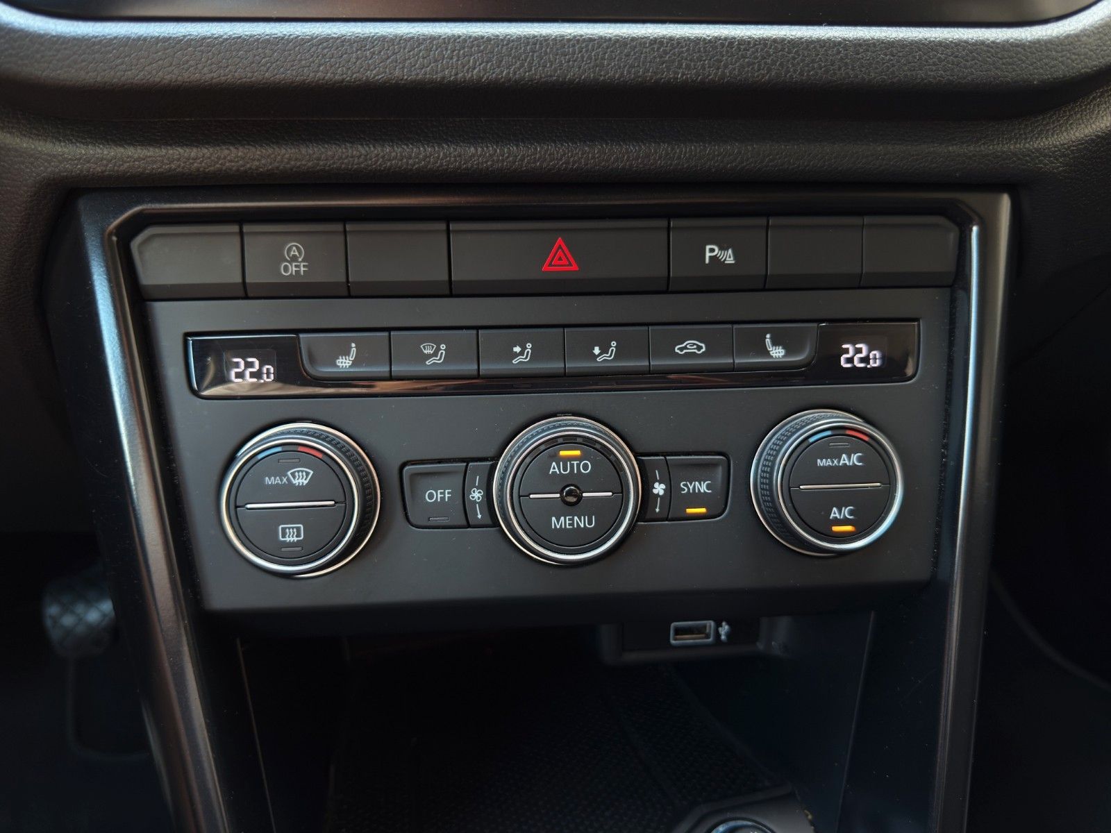 Fahrzeugabbildung Volkswagen T-Roc 1.0 TSI OPF *1.Hand*2-Zonenklima*Bluetooth