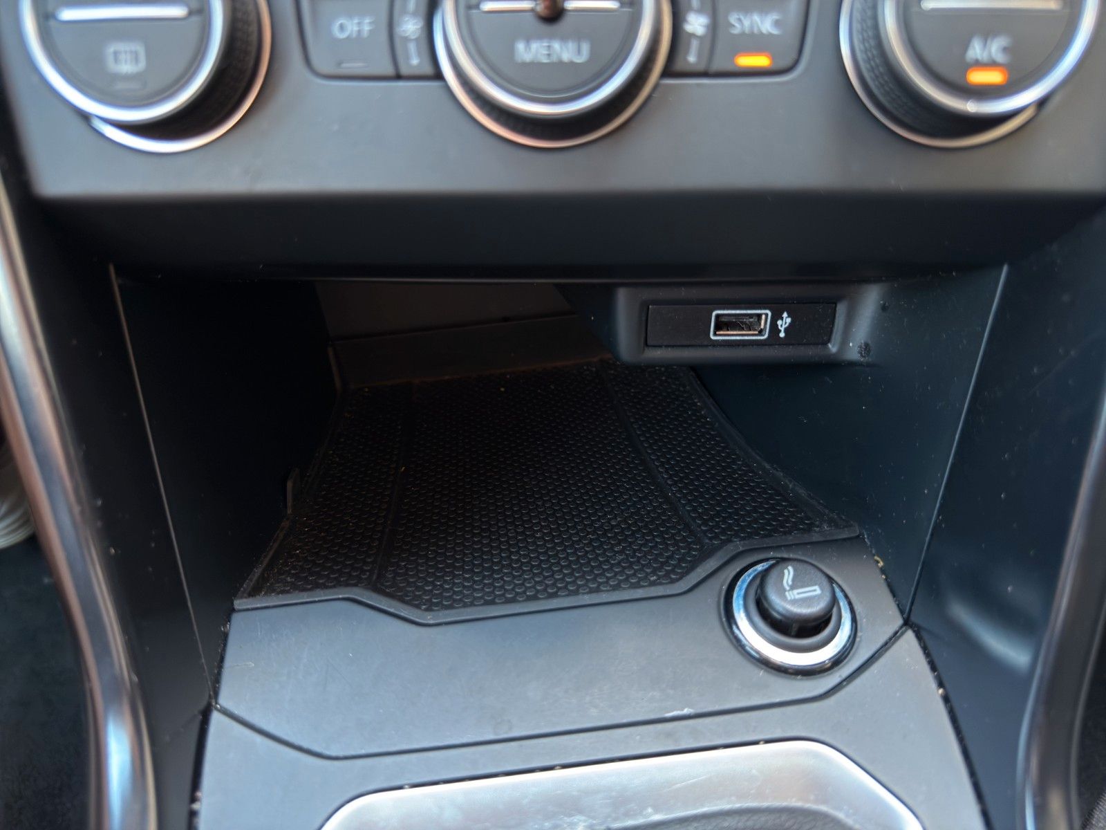 Fahrzeugabbildung Volkswagen T-Roc 1.0 TSI OPF *1.Hand*2-Zonenklima*Bluetooth