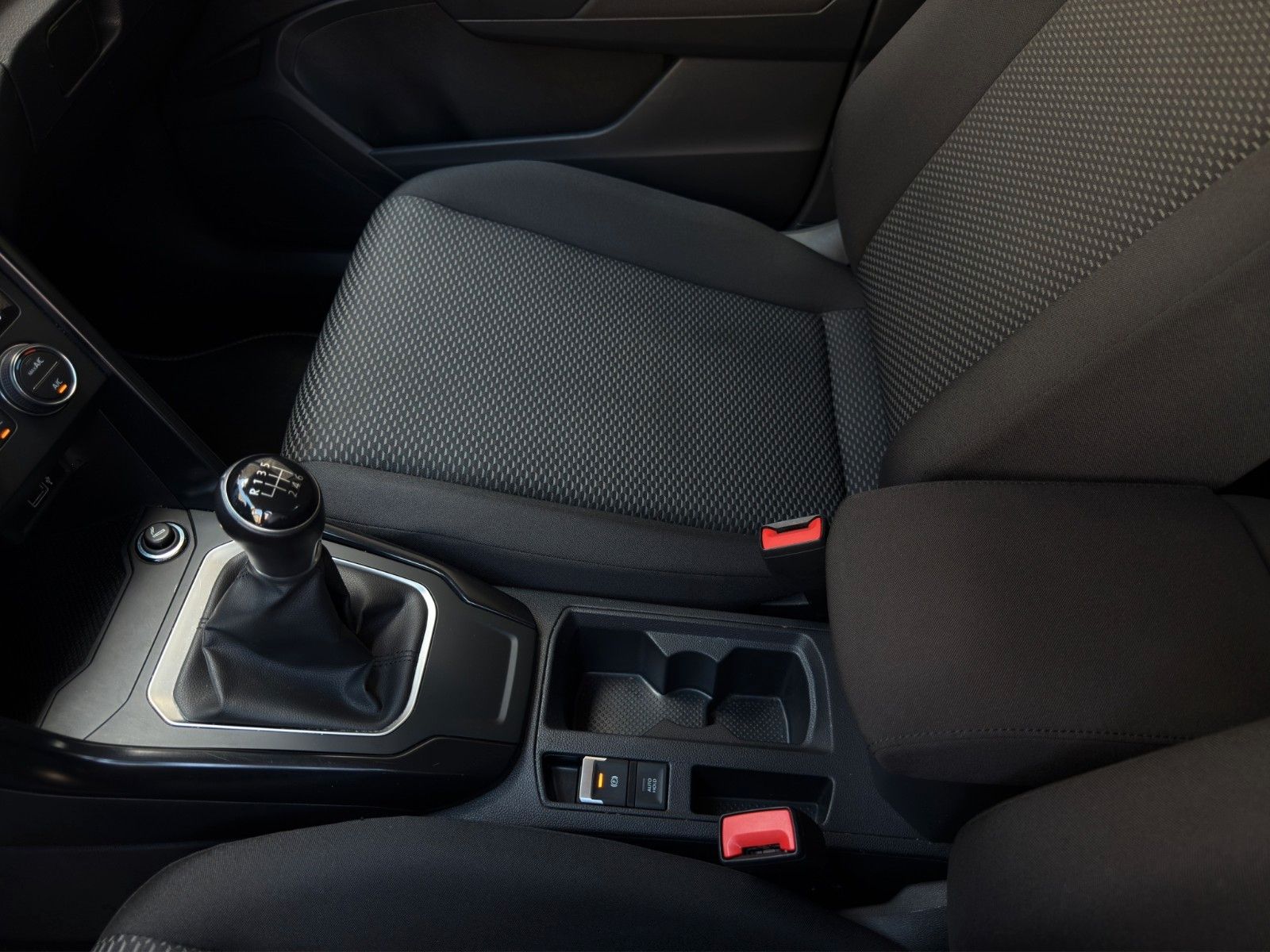 Fahrzeugabbildung Volkswagen T-Roc 1.0 TSI OPF *1.Hand*2-Zonenklima*Bluetooth