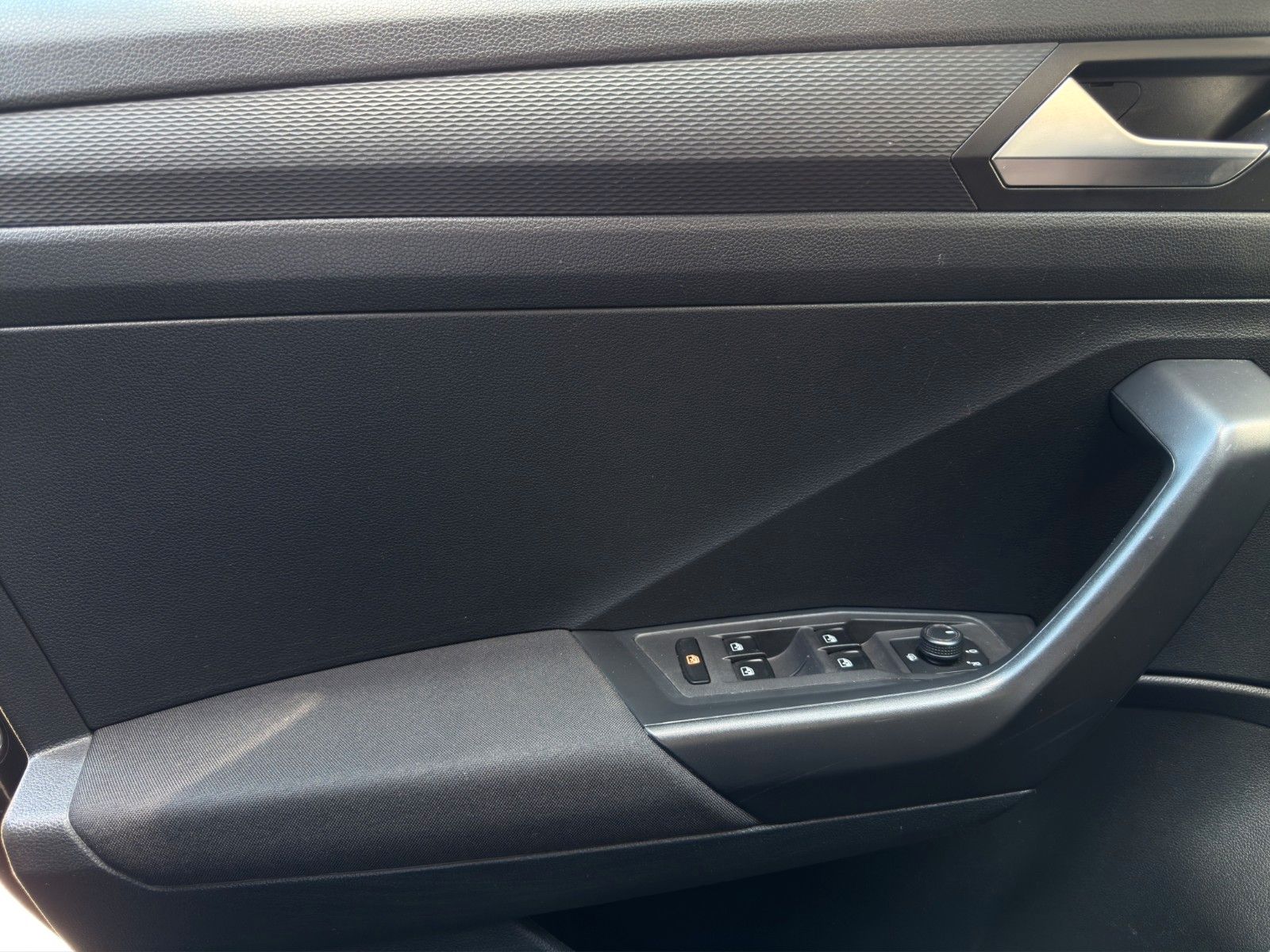 Fahrzeugabbildung Volkswagen T-Roc 1.0 TSI OPF *1.Hand*2-Zonenklima*Bluetooth