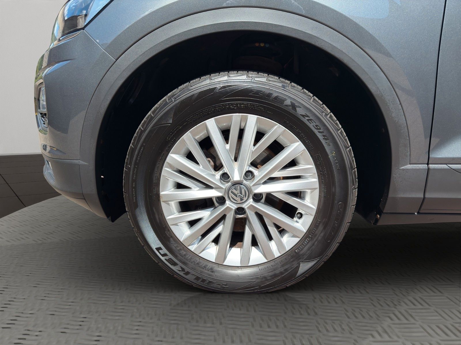 Fahrzeugabbildung Volkswagen T-Roc 1.0 TSI OPF *1.Hand*2-Zonenklima*Bluetooth