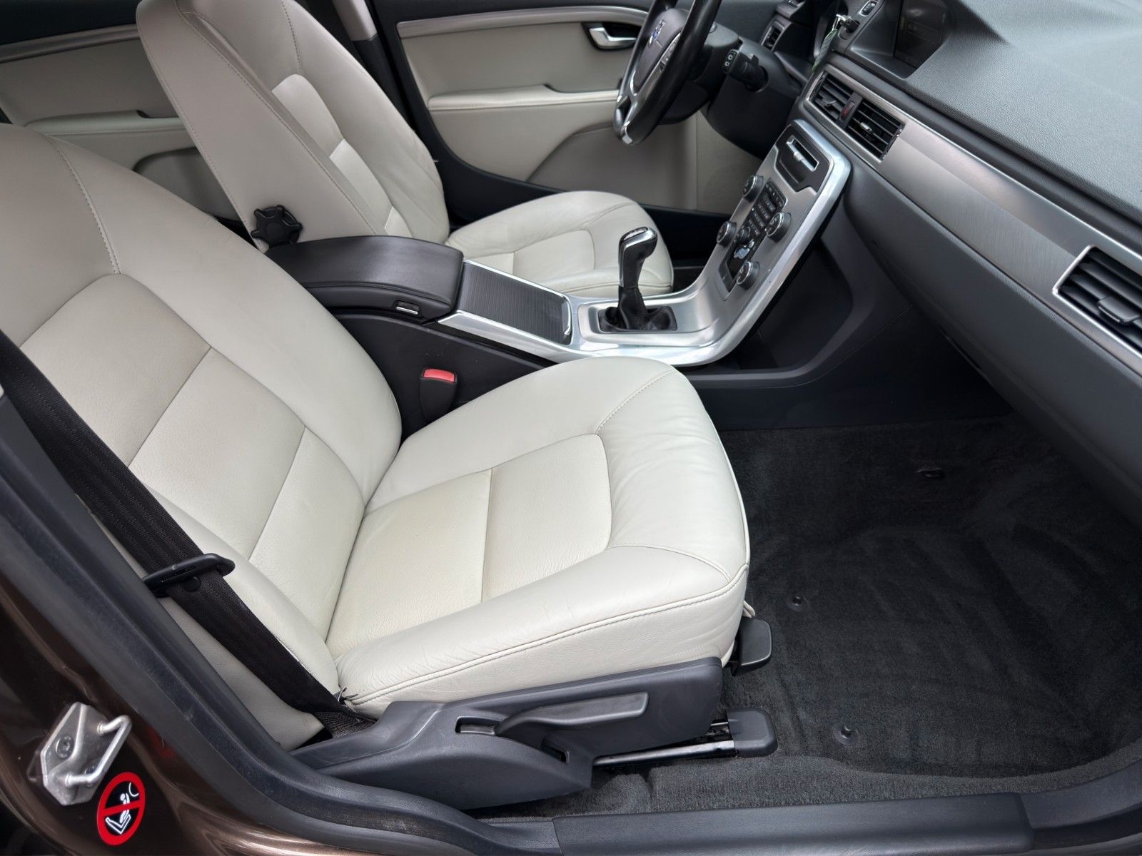 Fahrzeugabbildung Volvo V70 D4 Summum *2.Hand*Memory-Sitze*