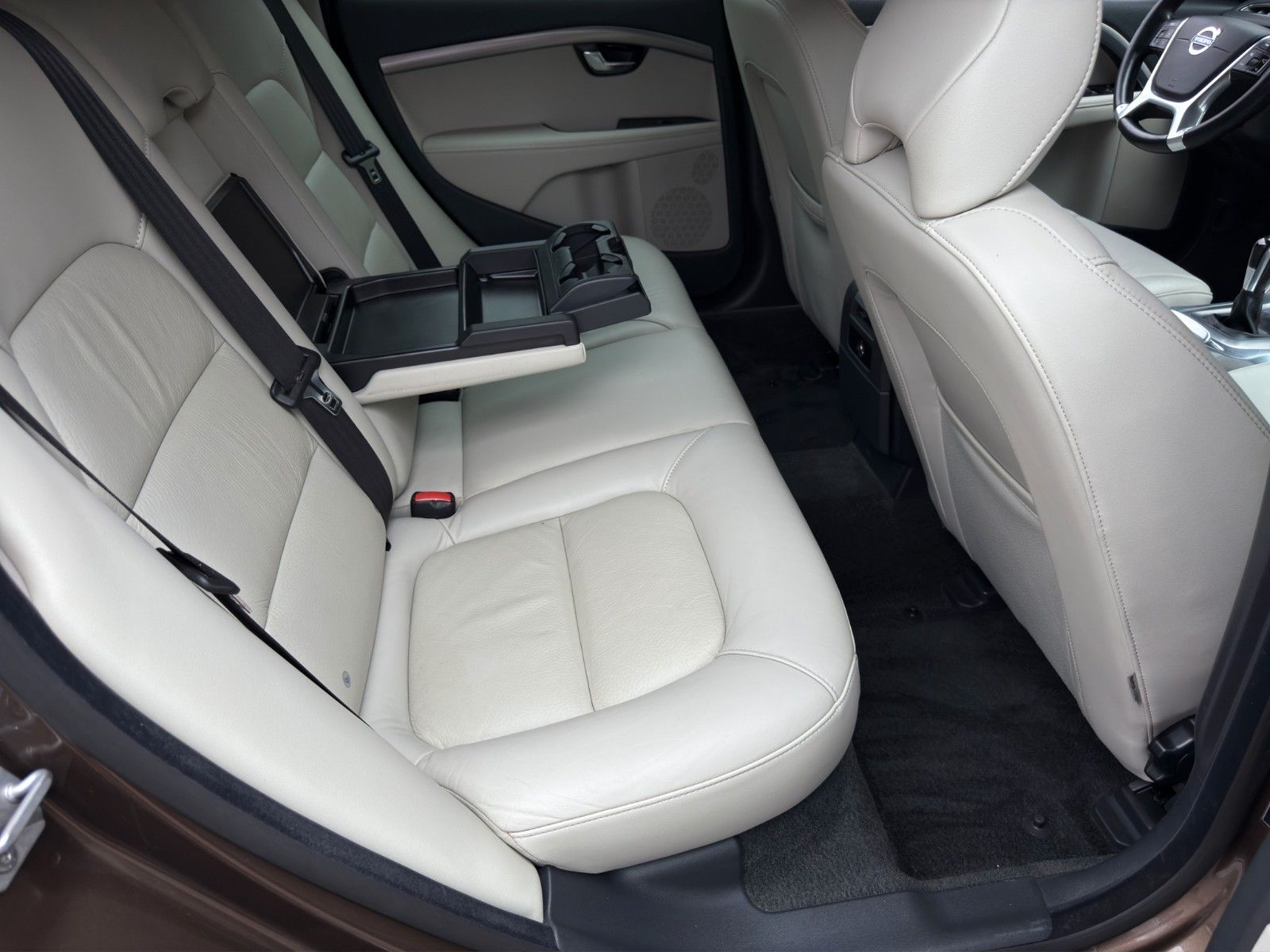 Fahrzeugabbildung Volvo V70 D4 Summum *2.Hand*Memory-Sitze*