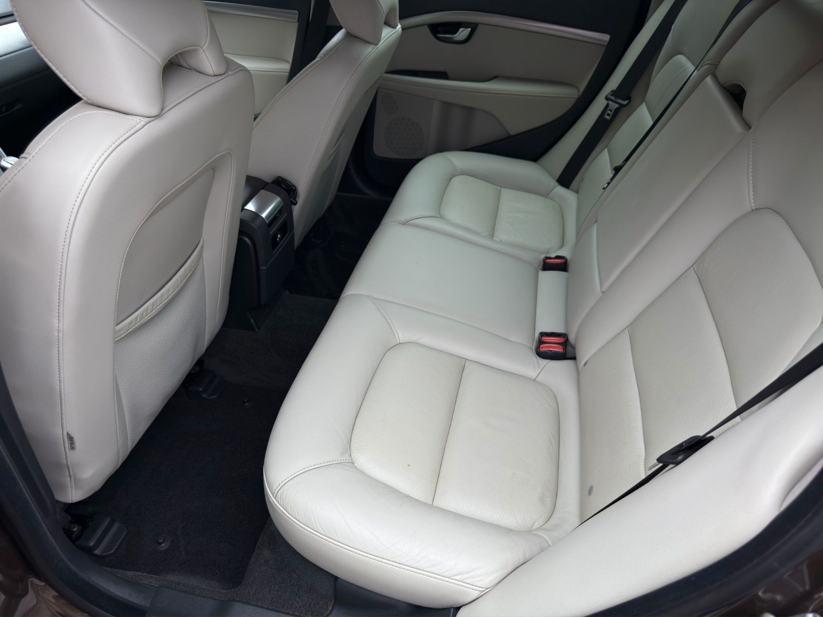 Fahrzeugabbildung Volvo V70 D4 Summum *2.Hand*Memory-Sitze*
