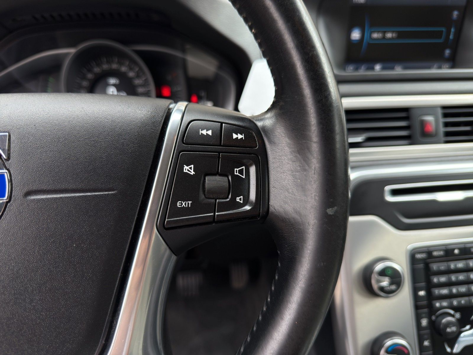 Fahrzeugabbildung Volvo V70 D4 Summum *2.Hand*Memory-Sitze*