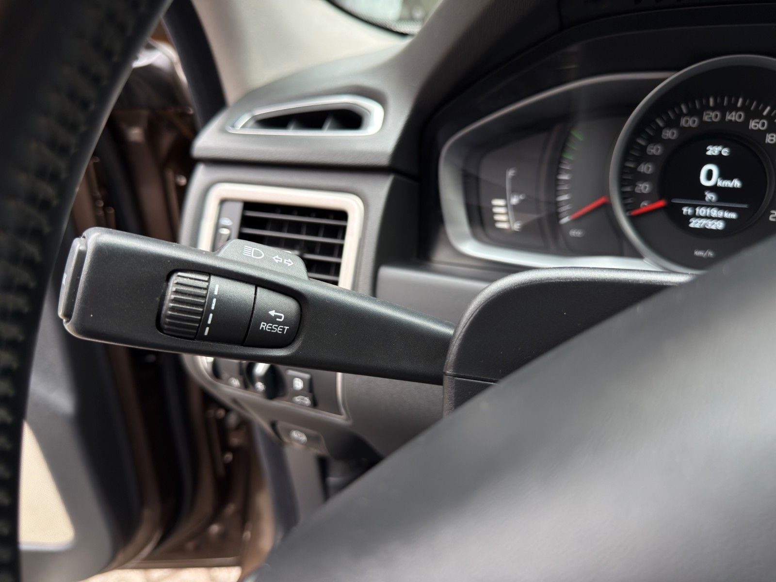 Fahrzeugabbildung Volvo V70 D4 Summum *2.Hand*Memory-Sitze*