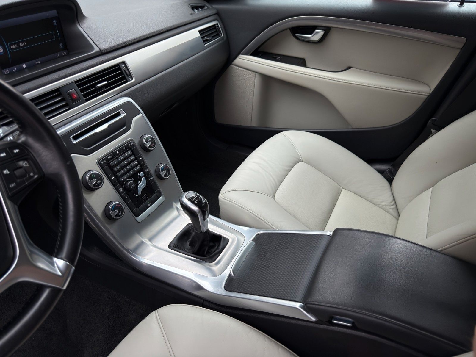 Fahrzeugabbildung Volvo V70 D4 Summum *2.Hand*Memory-Sitze*