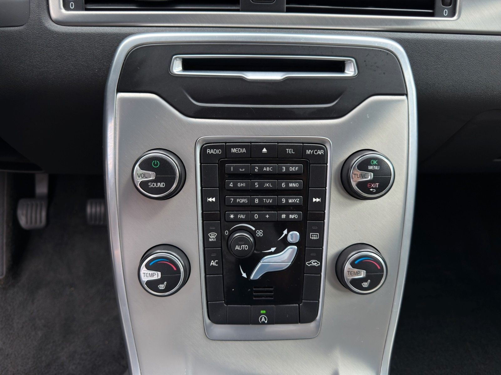 Fahrzeugabbildung Volvo V70 D4 Summum *2.Hand*Memory-Sitze*