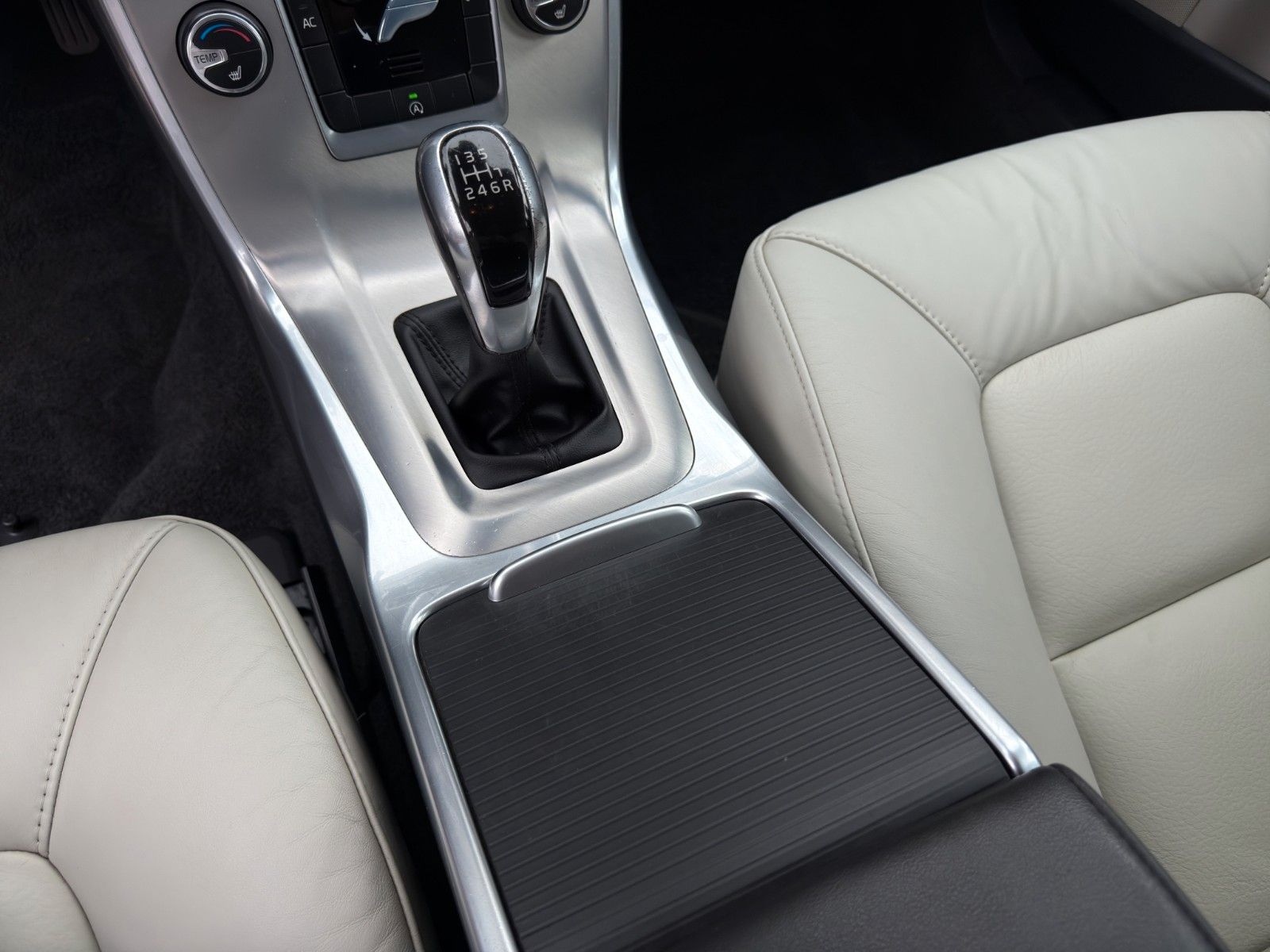 Fahrzeugabbildung Volvo V70 D4 Summum *2.Hand*Memory-Sitze*
