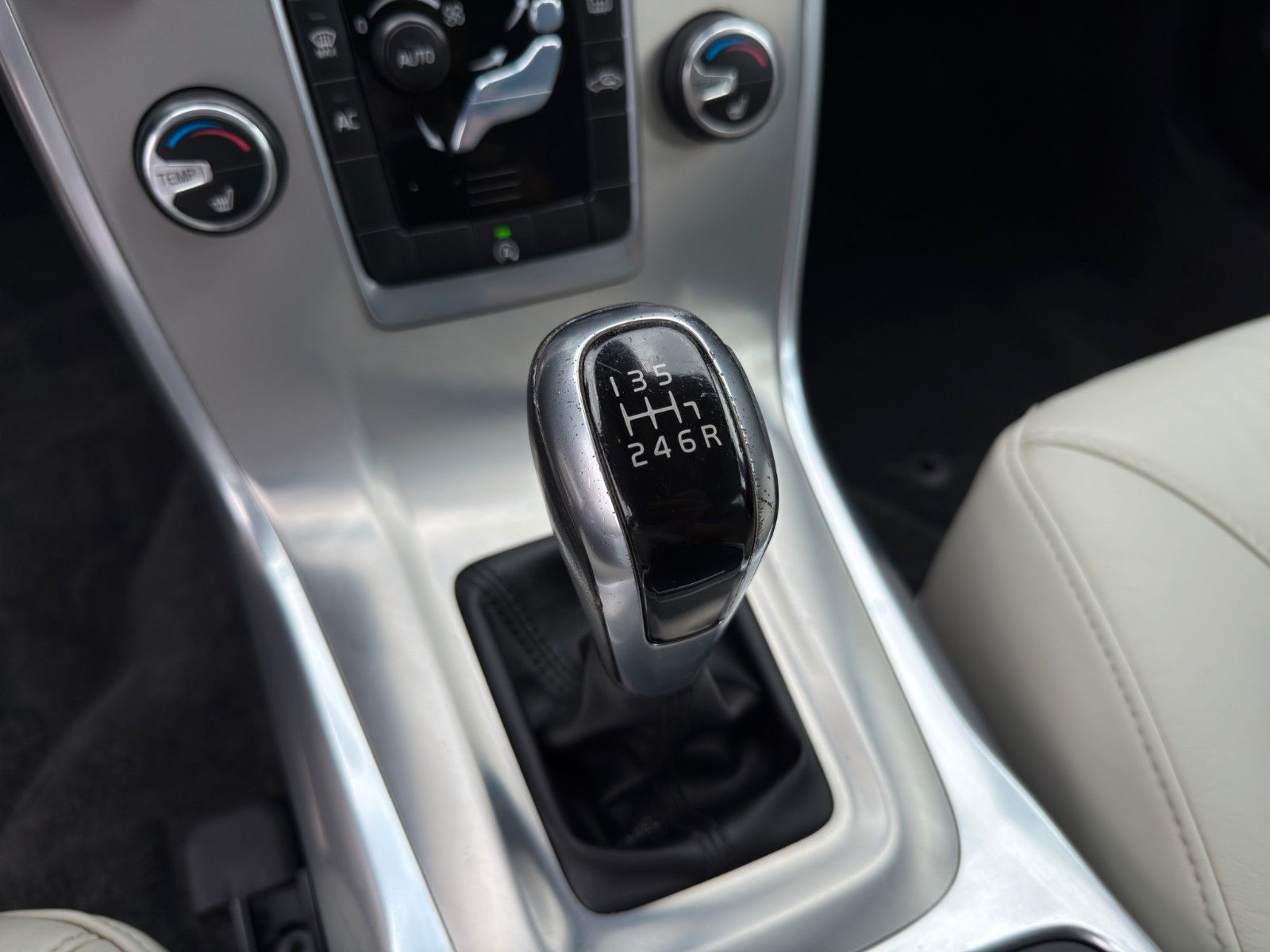 Fahrzeugabbildung Volvo V70 D4 Summum *2.Hand*Memory-Sitze*