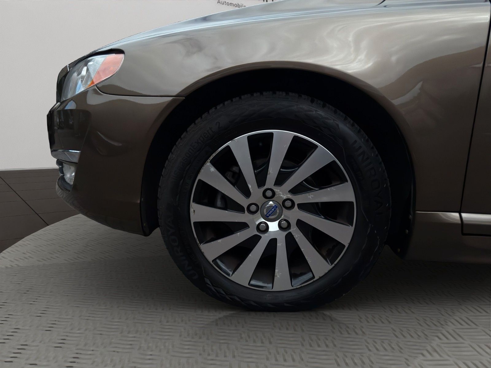 Fahrzeugabbildung Volvo V70 D4 Summum *2.Hand*Memory-Sitze*
