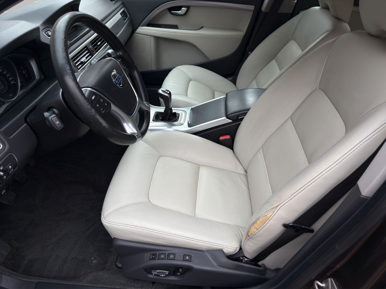 Fahrzeugabbildung Volvo V70 D4 Summum *2.Hand*Memory-Sitze*