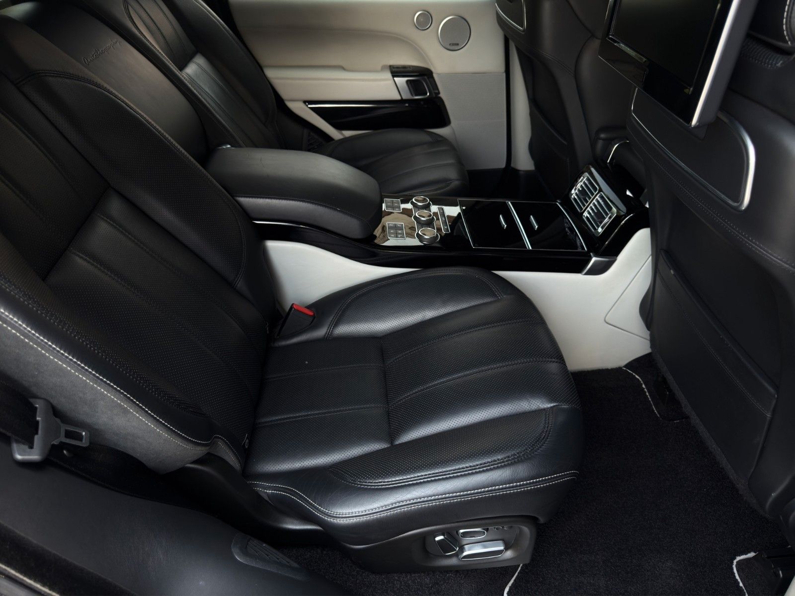 Fahrzeugabbildung Land Rover Range Rover SDV8 langer Radstand Autobiography