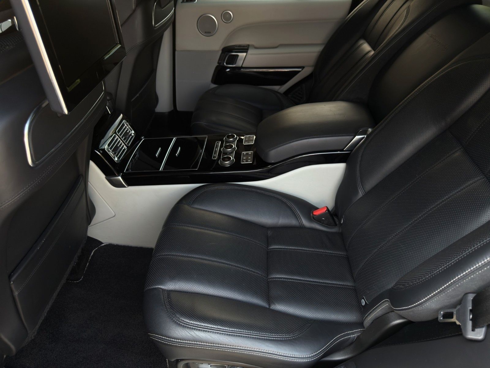Fahrzeugabbildung Land Rover Range Rover SDV8 langer Radstand Autobiography