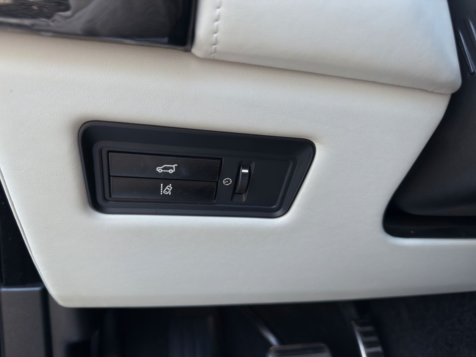 Fahrzeugabbildung Land Rover Range Rover SDV8 langer Radstand Autobiography