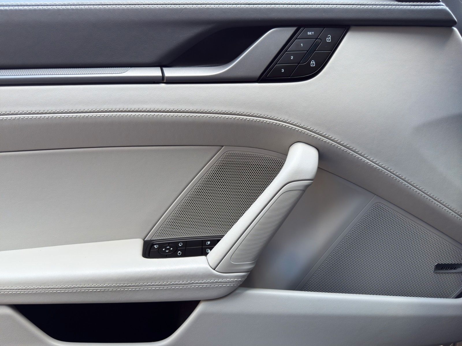 Fahrzeugabbildung Porsche 992.2 Carrera*1.Hand*Bose*Sport-AGA*Lift*