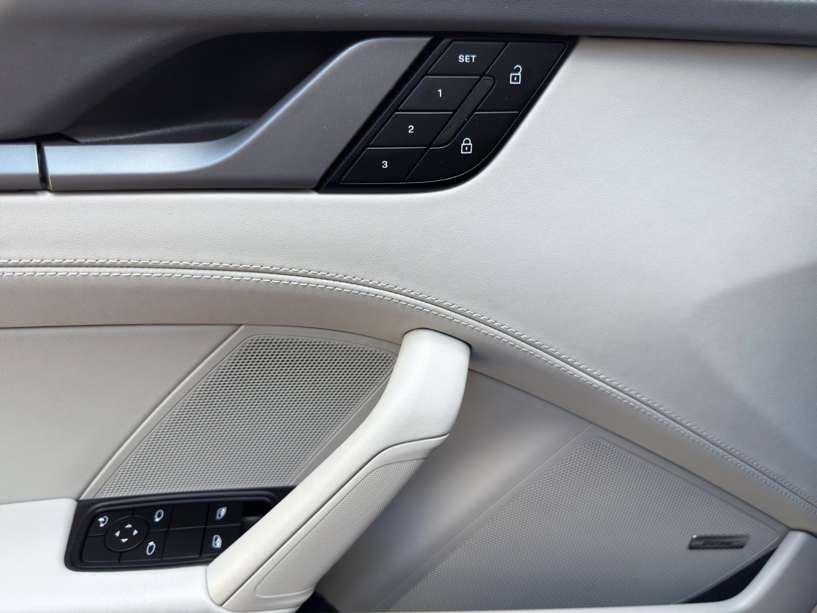 Fahrzeugabbildung Porsche 992.2 Carrera*1.Hand*Bose*Sport-AGA*Lift*